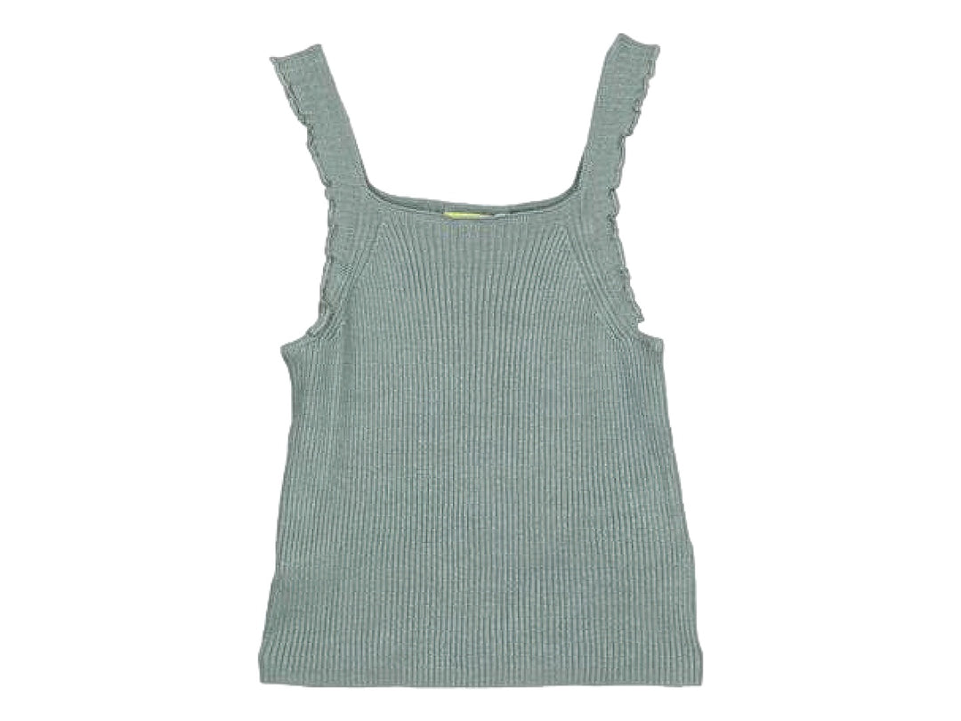 Blusa color verde liquen para niña con tirantes decorados con volantes y textura acanalada.