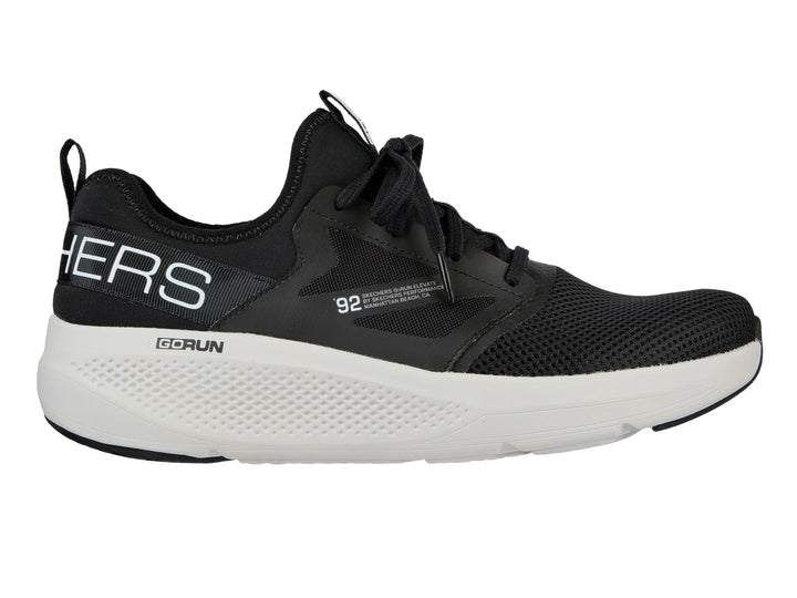 Tenis deportivos Skechers Go Run Elevate en color negro con suela blanca y detalles en blanco.