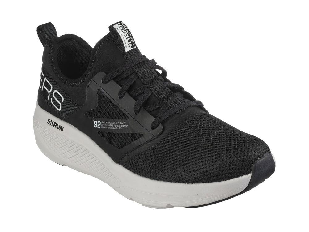 Tenis deportivos Skechers Go Run Elevate en color negro con suela blanca y detalles en blanco.