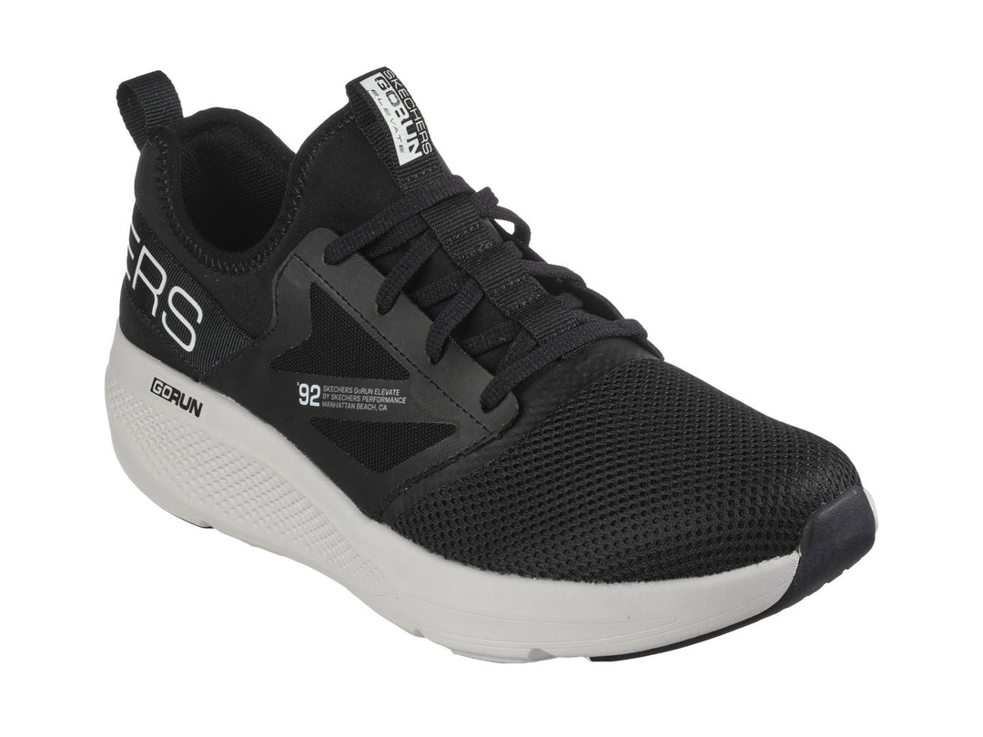 Tenis deportivos Skechers Go Run Elevate en color negro con suela blanca y detalles en blanco.