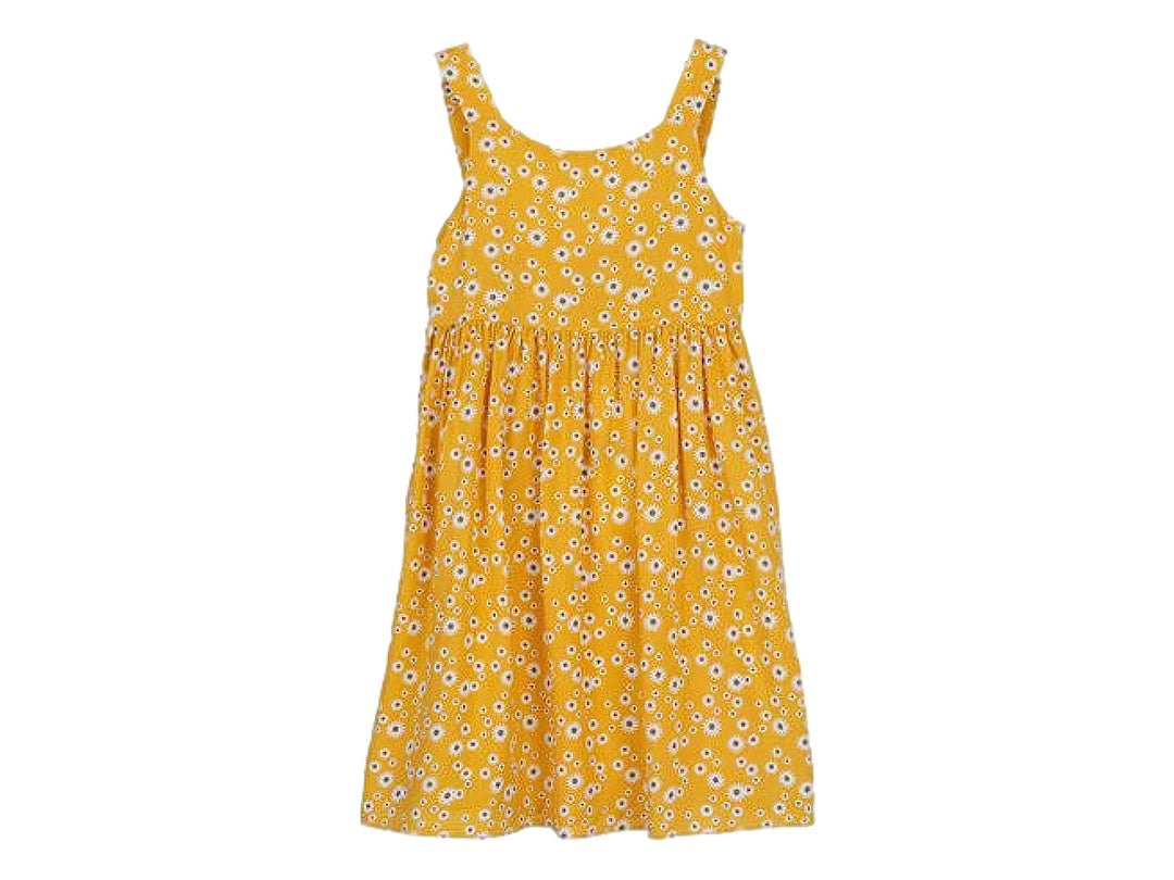 Vestido color mostaza con estampado de flores blancas para niña, sin mangas.