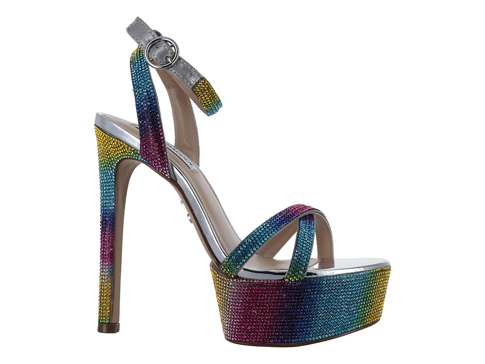 Sandalia Steve Madden con plataforma y tacón alto decorados con cristales multicolores en degradado arcoíris.
