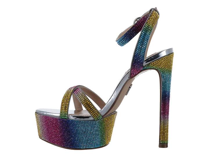 Sandalia Steve Madden con plataforma y tacón alto decorados con cristales multicolores en degradado arcoíris.