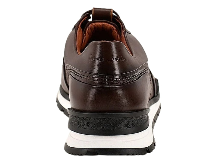 Tenis Cuadra de cuero color chocolate con suela blanca y negra para hombre.