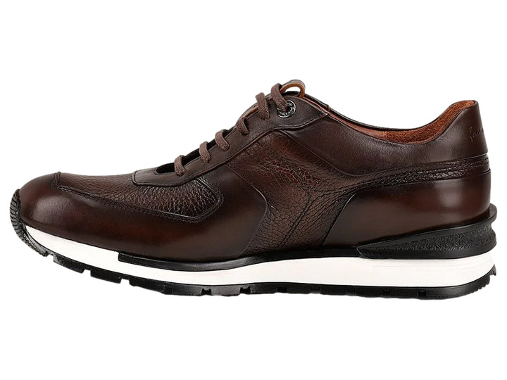 Tenis Cuadra de cuero color chocolate con suela blanca y negra para hombre.