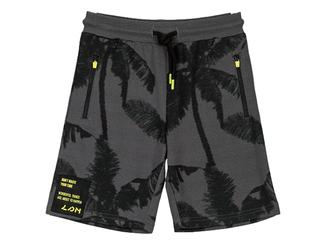 Shorts infantiles color gris carbón con estampado de palmeras y detalles en amarillo neón.