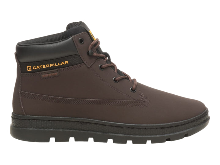 Bota Caterpillar color marrón con suela negra y acabado mate.