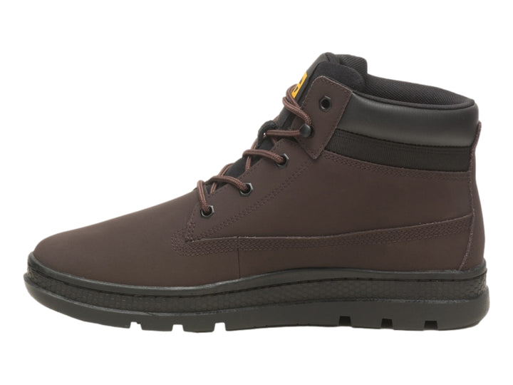 Bota Caterpillar color marrón con suela negra y acabado mate.