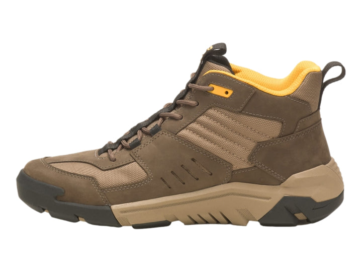 Botas Caterpillar color marrón con detalles en amarillo y suela negra, estilo deportivo de corte medio.