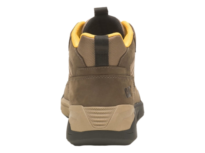 Botas Caterpillar color marrón con detalles en amarillo y suela negra, estilo deportivo de corte medio.