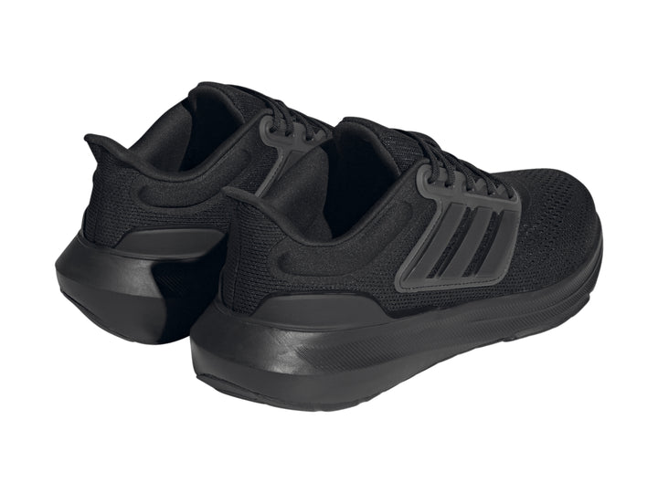 Tenis deportivos Adidas Ultrabounce en color negro total con suela gruesa y tejido transpirable.