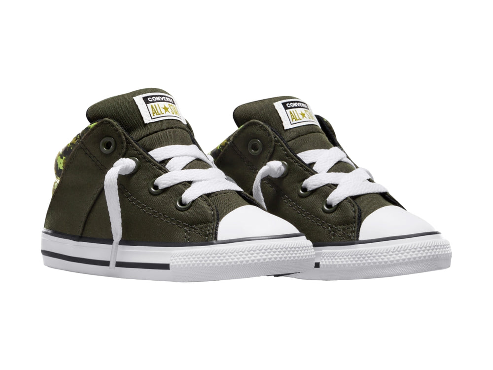 Tenis Converse Axel Mid color verde oliva con estampado de camuflaje en el talón y suela blanca.