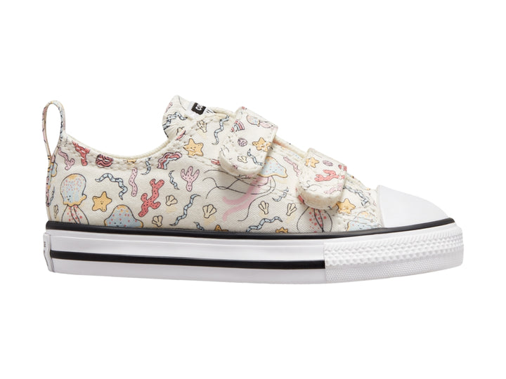 Tenis Converse blancos para Niño con estampado de criaturas marinas y cierre de velcro.