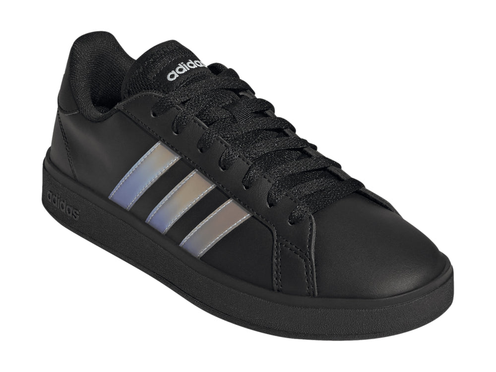 Tenis Adidas Grand Court Base 2.0 color negro con franjas laterales iridiscentes.