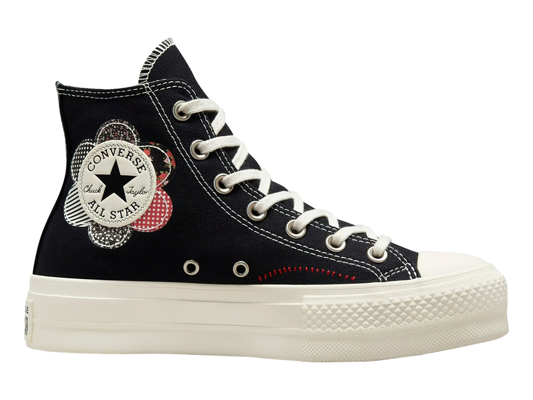 Tenis Converse Chuck Taylor All Star Lift HI color negro con suela de plataforma blanca y detalle floral lateral.