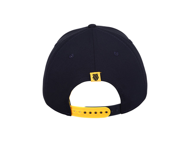 Gorra K-Swiss color marino con visera curva, detalles en amarillo y logotipo frontal.