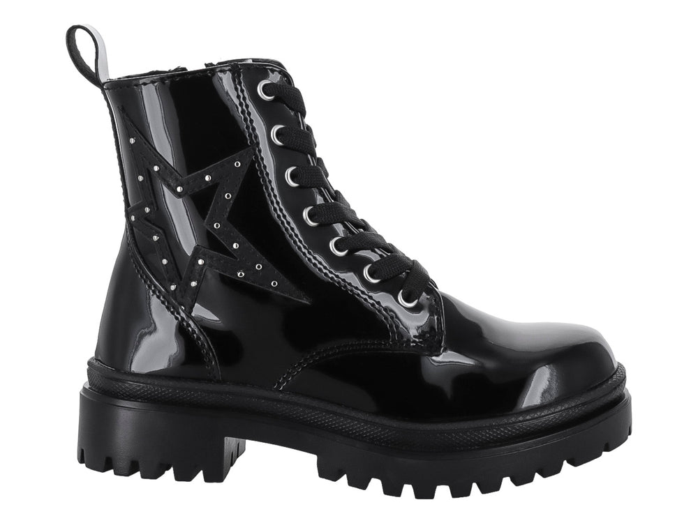 Botas negras de charol brillante con suela track gruesa y agujetas para niño o niña.