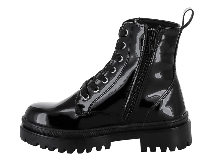 Botas negras de charol brillante con suela track gruesa y agujetas para niño o niña.