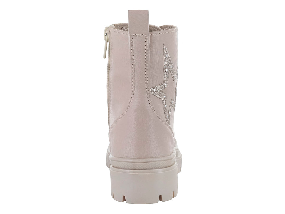 Bota color beige con suela track y detalle de estrella con brillos en el lateral.