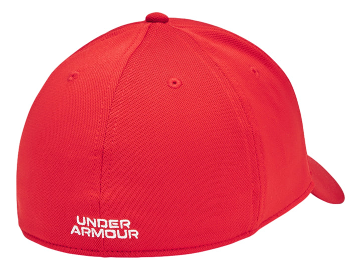 Gorra deportiva Under Armour de color rojo con logotipo frontal en color blanco y visera curva.
