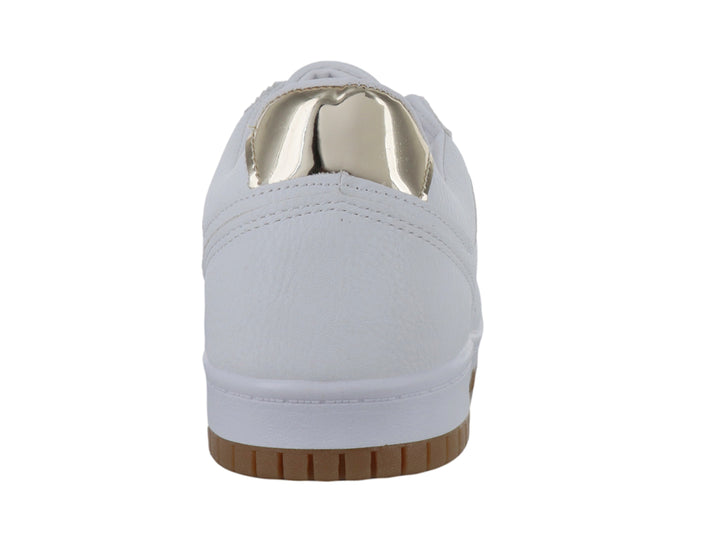 Tenis blancos para Mujer marca ATOK con suela color café y detalle dorado en el talón.