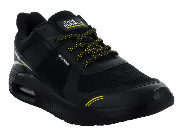 Tenis deportivos STARS color negro con detalles y cordones amarillos.