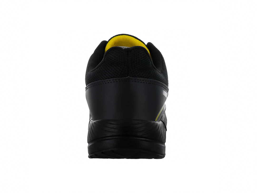 Tenis deportivos STARS color negro con detalles y cordones amarillos.