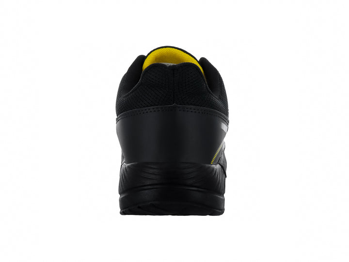 Tenis deportivos STARS color negro con detalles y cordones amarillos.