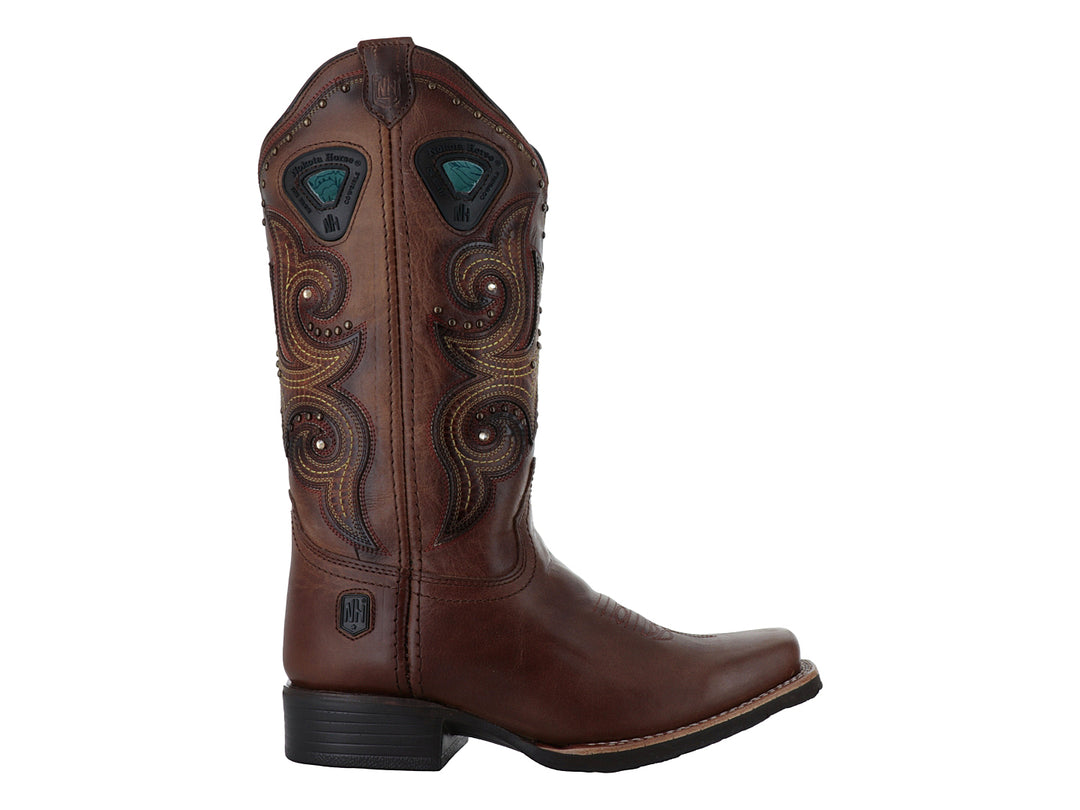 Bota vaquera para mujer de cuero color marrón con bordados decorativos y tacón cuadrado.