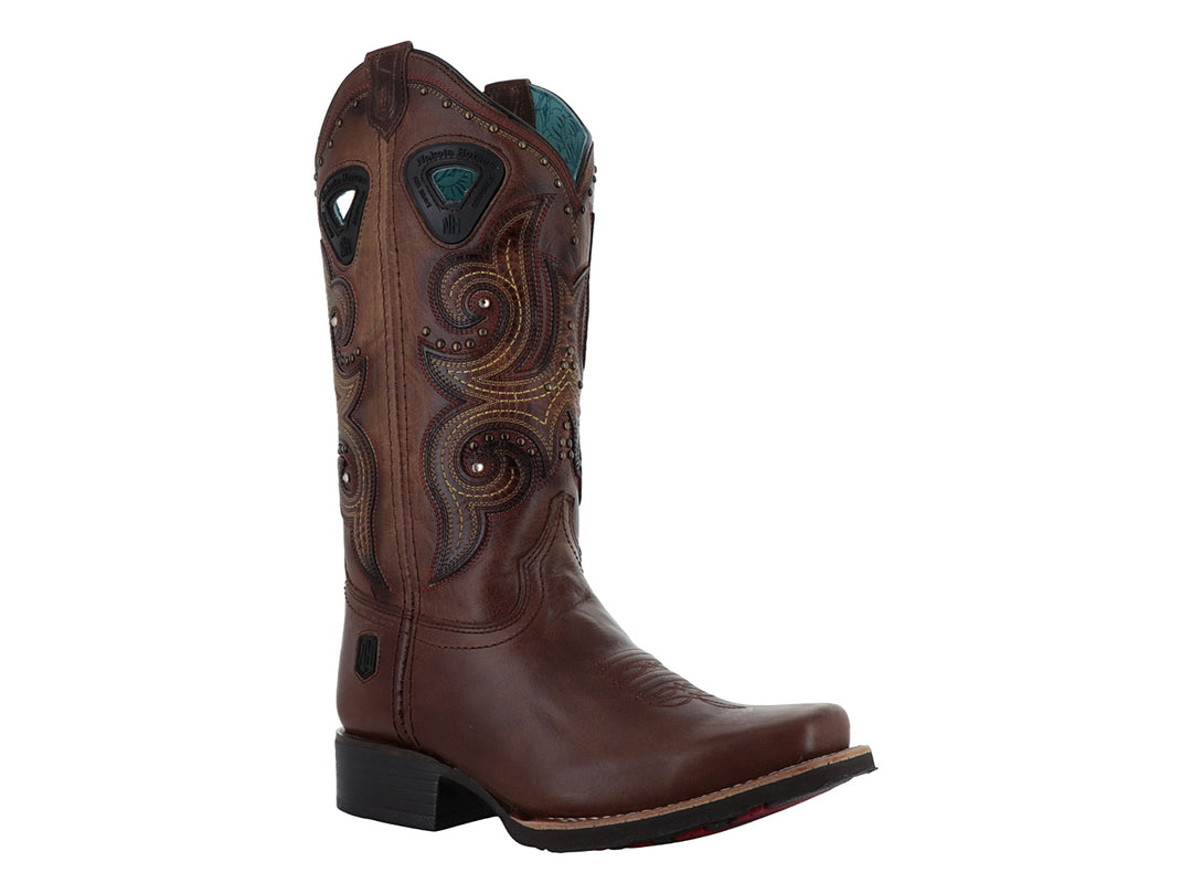Bota vaquera para mujer de cuero color marrón con bordados decorativos y tacón cuadrado.