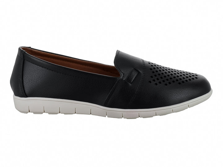 Zapato plano Maxim modelo Florentina en color negro con detalles perforados y suela blanca.