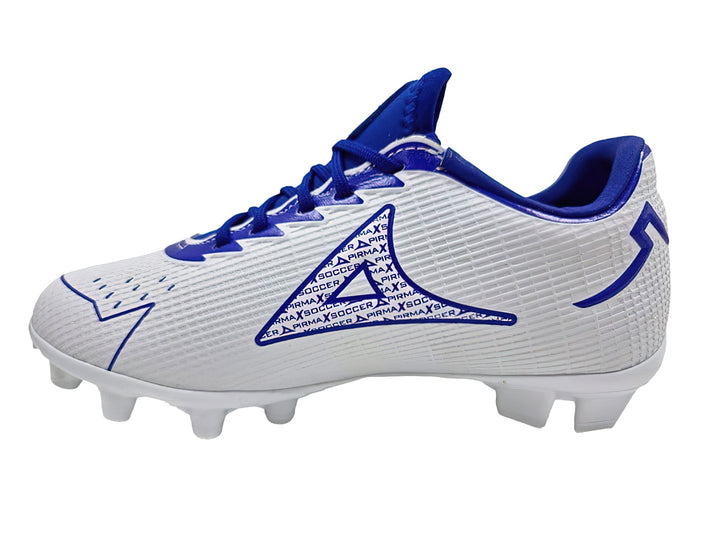 Zapato de fútbol Pirma color blanco con detalles y agujetas en azul.
