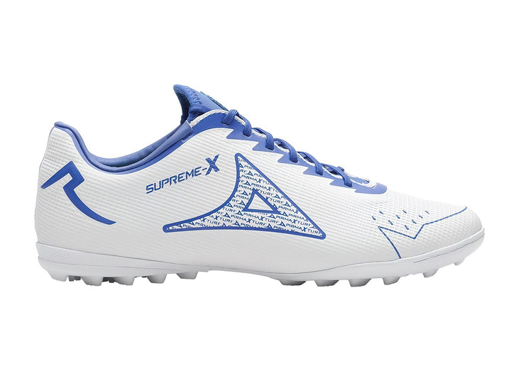Zapatos de fútbol Pirma Brasil en color blanco con detalles en azul y suela para pasto sintético.
