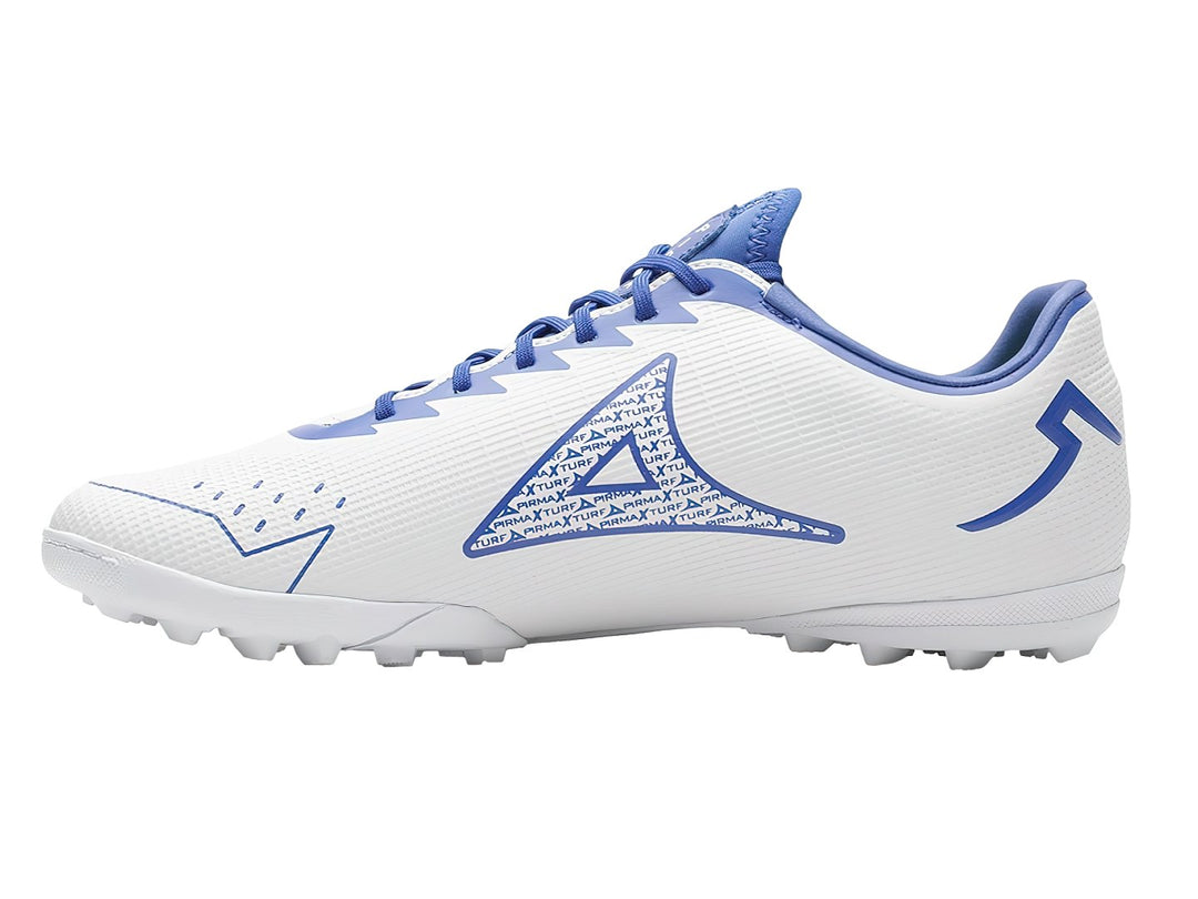 Zapatos de fútbol Pirma Brasil en color blanco con detalles en azul y suela para pasto sintético.