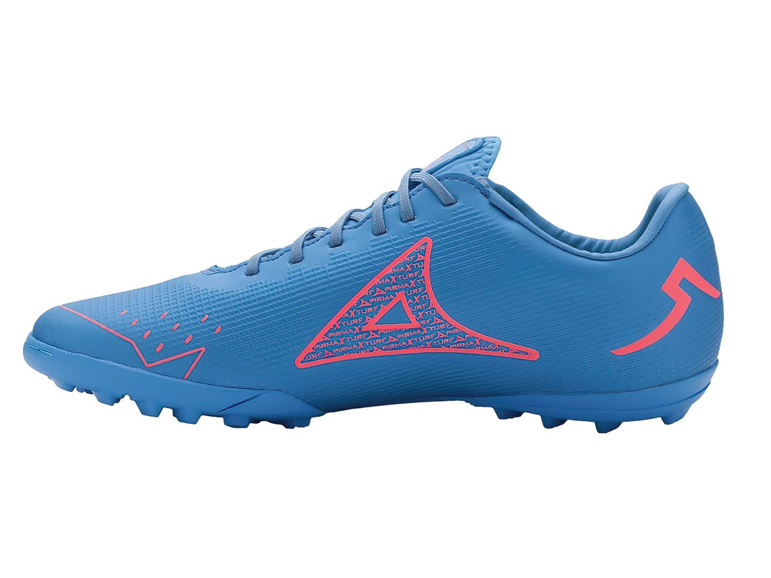 Par de zapatos de fútbol Pirma Brasil en color azul con detalles en carmín y suela para césped sintético.