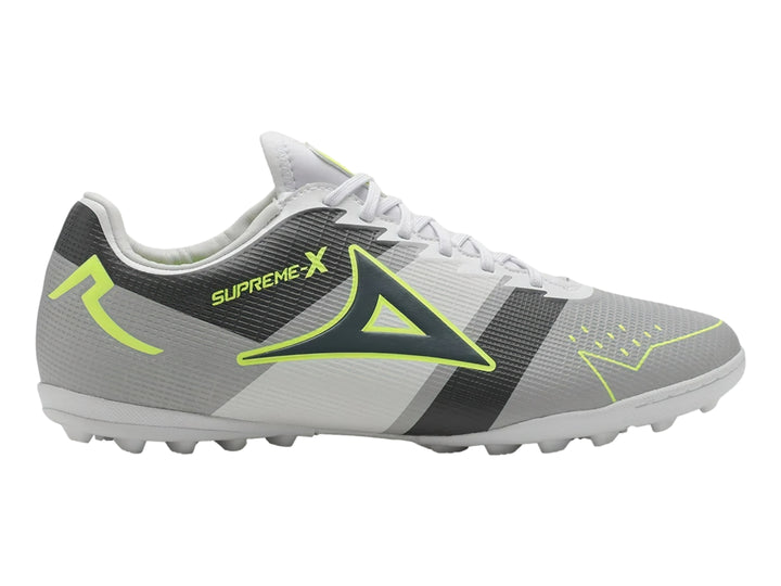 Zapato de fútbol Pirma Brasil en color gris con detalles en verde neón y suela para césped sintético.