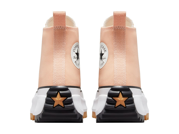 Tenis Converse Run Star Hike color coral con suela blanca de plataforma y base dentada.