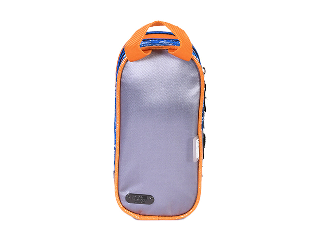 Estuche lapicera naranja de Naruto con personajes del anime y asa superior.