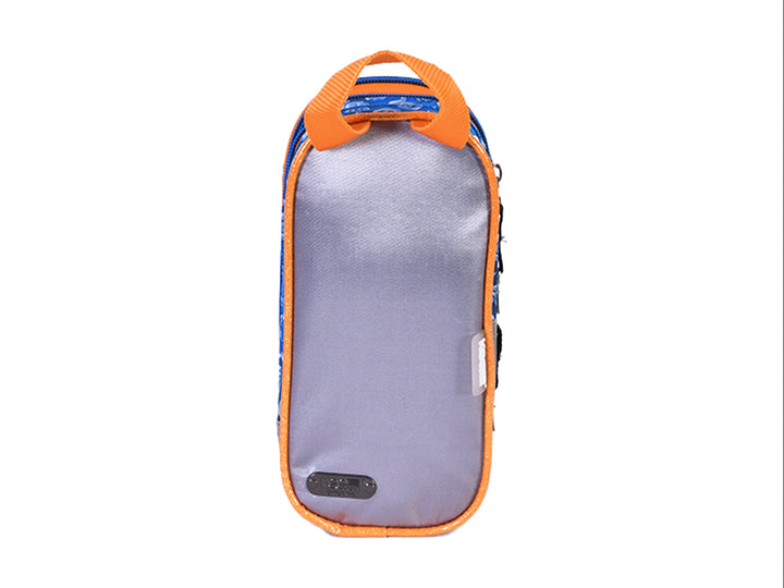 Estuche lapicera naranja de Naruto con personajes del anime y asa superior.