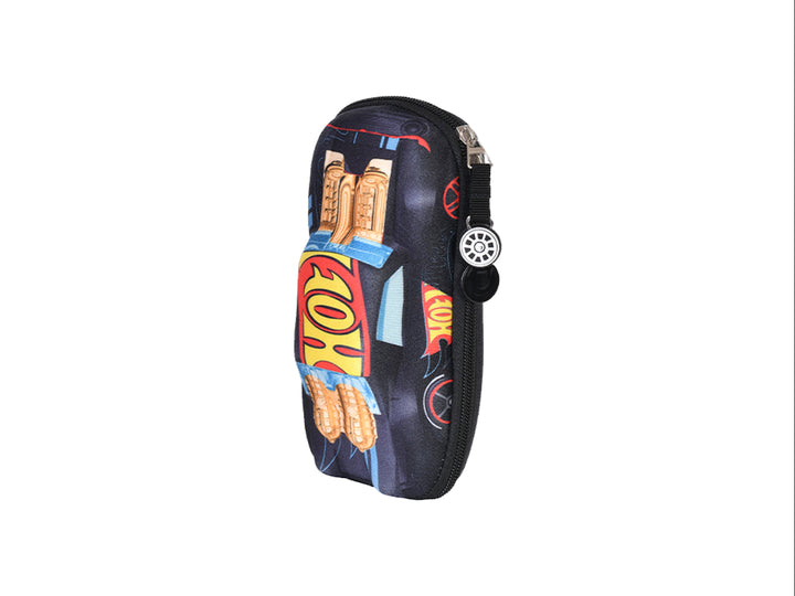 Lapicera negra de Hot Wheels con diseño de auto deportivo en colores rojo y amarillo para niño.