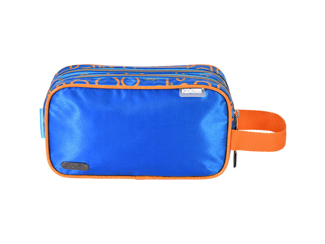 Estuche lapicera azul de Hot Wheels con detalles en naranja y estampado de auto.