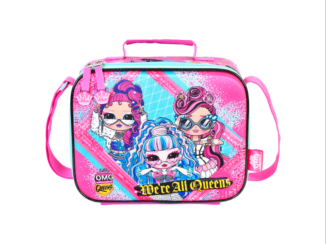 Lonchera infantil color rosa con estampado de personajes femeninos y texto We&