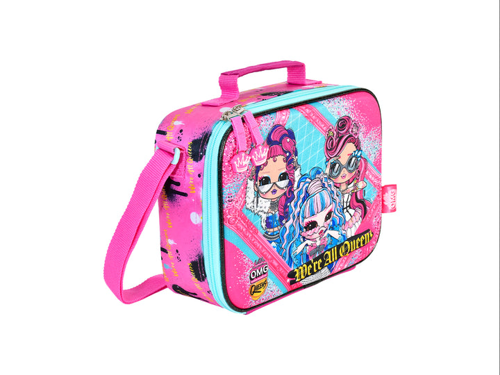 Lonchera infantil color rosa con estampado de personajes femeninos y texto We&