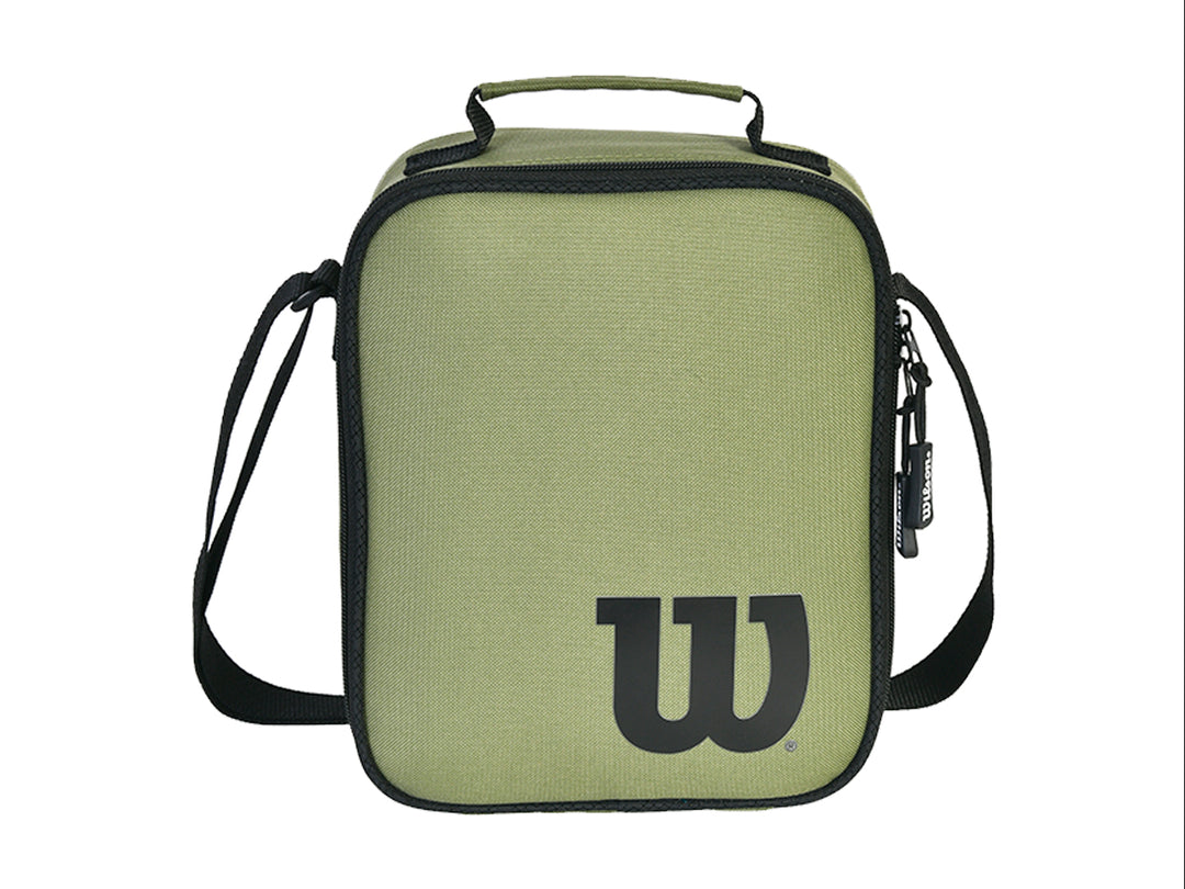Lonchera juvenil de color verde con detalles en negro y logotipo de Wilson en la parte frontal.