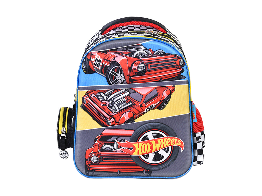 Mochila escolar infantil de Hot Wheels con imágenes de autos rojos y detalles en patrón de cuadros blanco y negro.