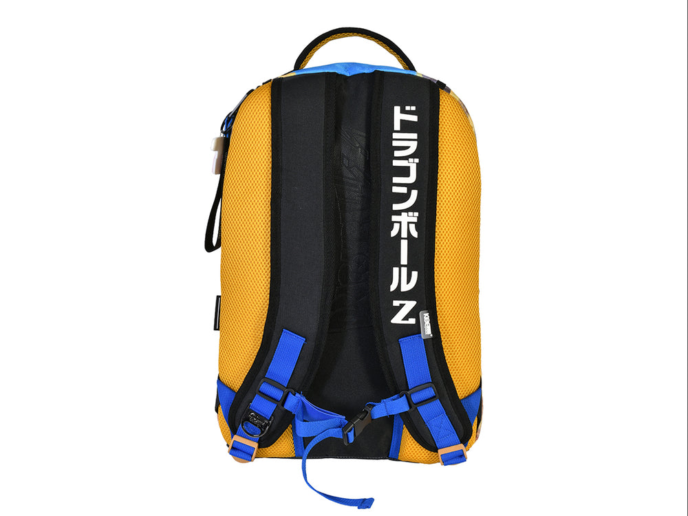 Mochila escolar multicolor con estampado del personaje Vegeta de Dragon Ball Z sobre fondo desértico.