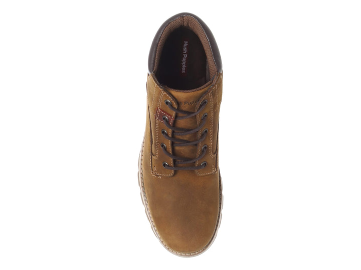 Botas casuales Hush Puppies de cuero color tan con suela beige y cierre de cordones.