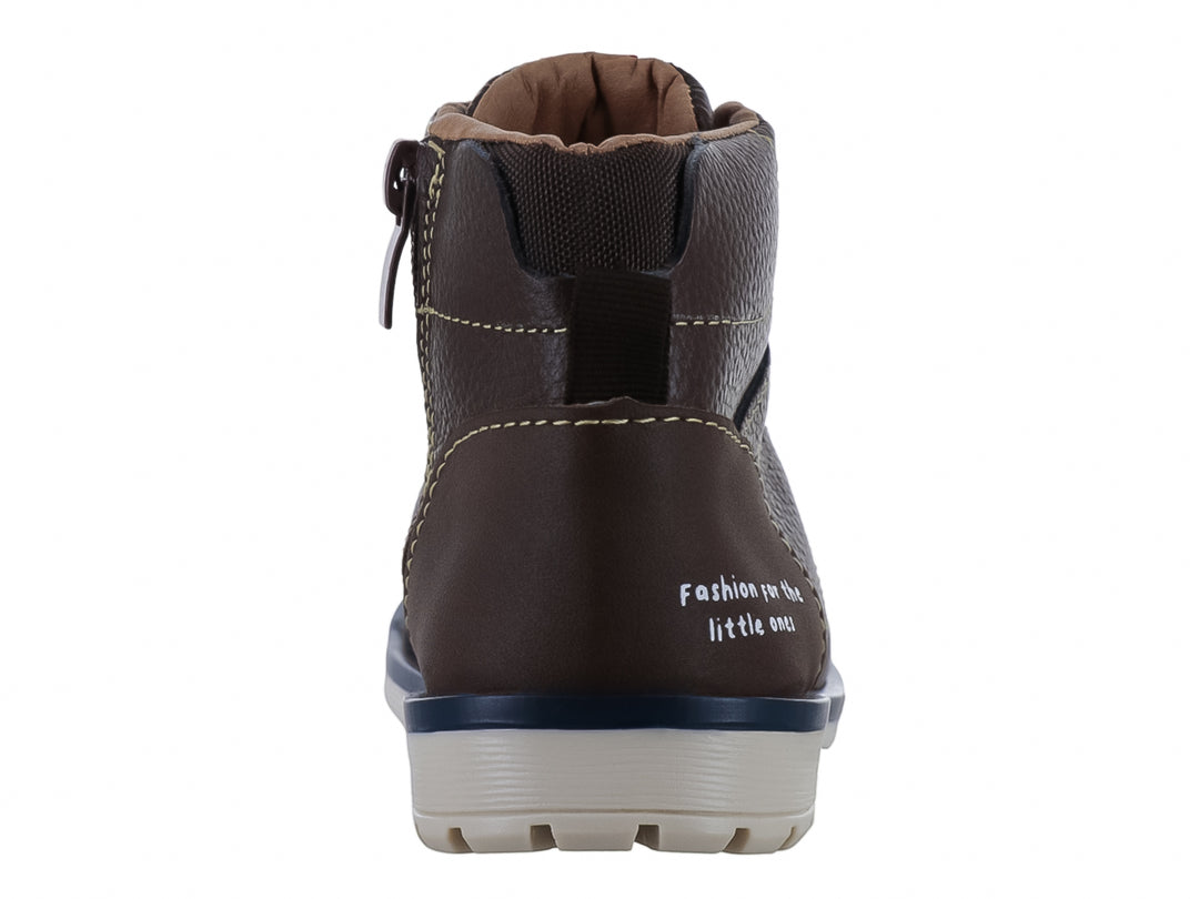 Botas infantiles VAVITO color café con agujetas y suela azul y blanca.