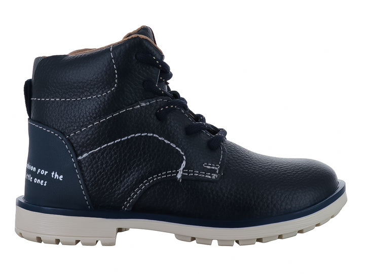 Bota infantil de color azul marino con cordones y suela blanca.