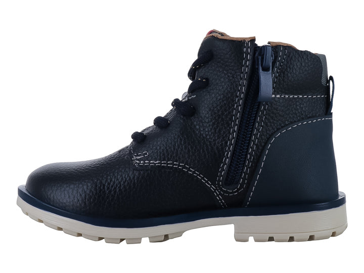 Bota infantil de color azul marino con cordones y suela blanca.